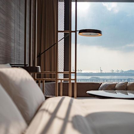 Conrad Shenzhen, The First Art Museum Hotel In Greater Bay Area With The Stunning Bay And Sunset View In The Hotel Terrace Екстериор снимка