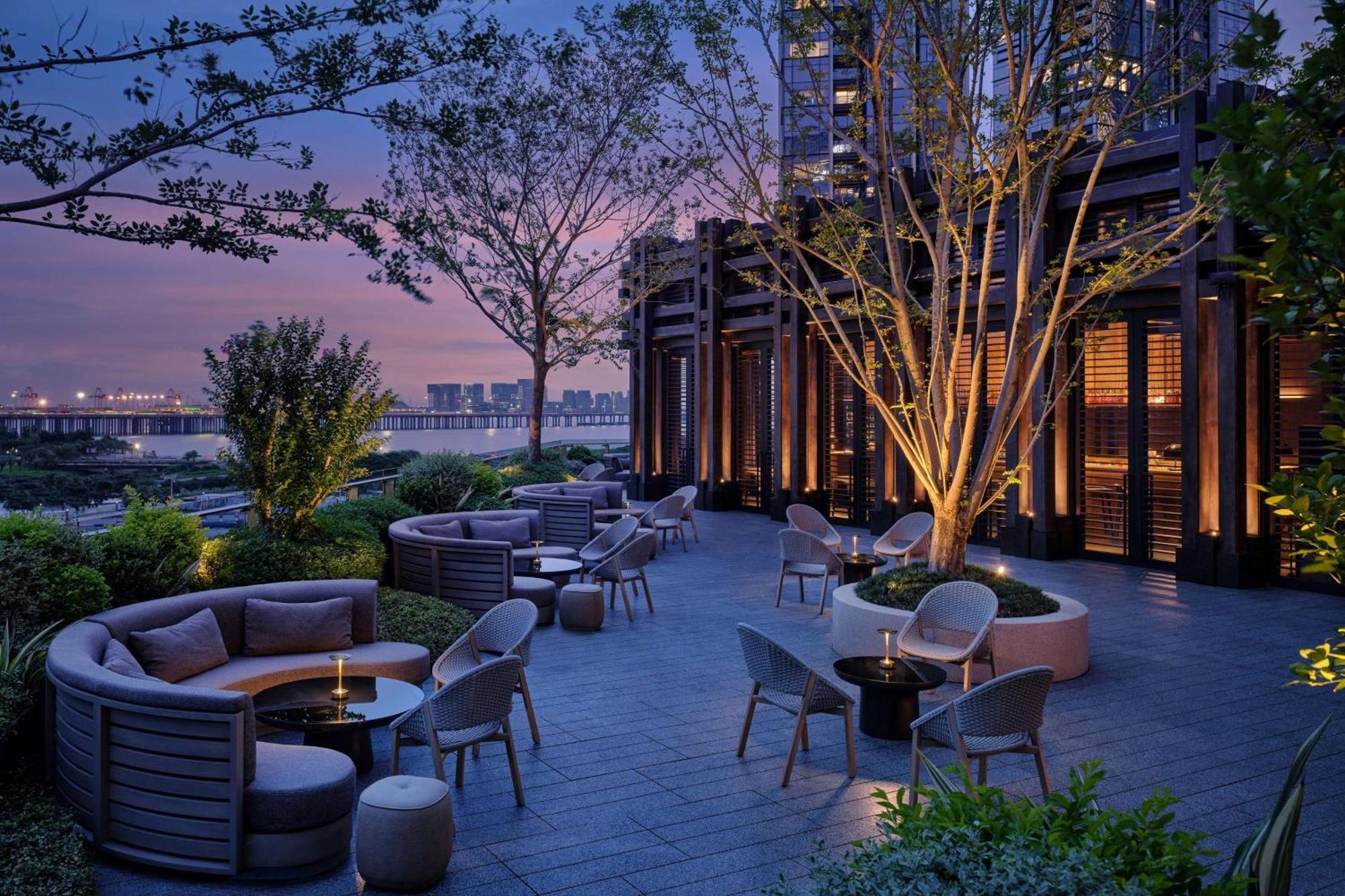 Conrad Shenzhen, The First Art Museum Hotel In Greater Bay Area With The Stunning Bay And Sunset View In The Hotel Terrace Екстериор снимка