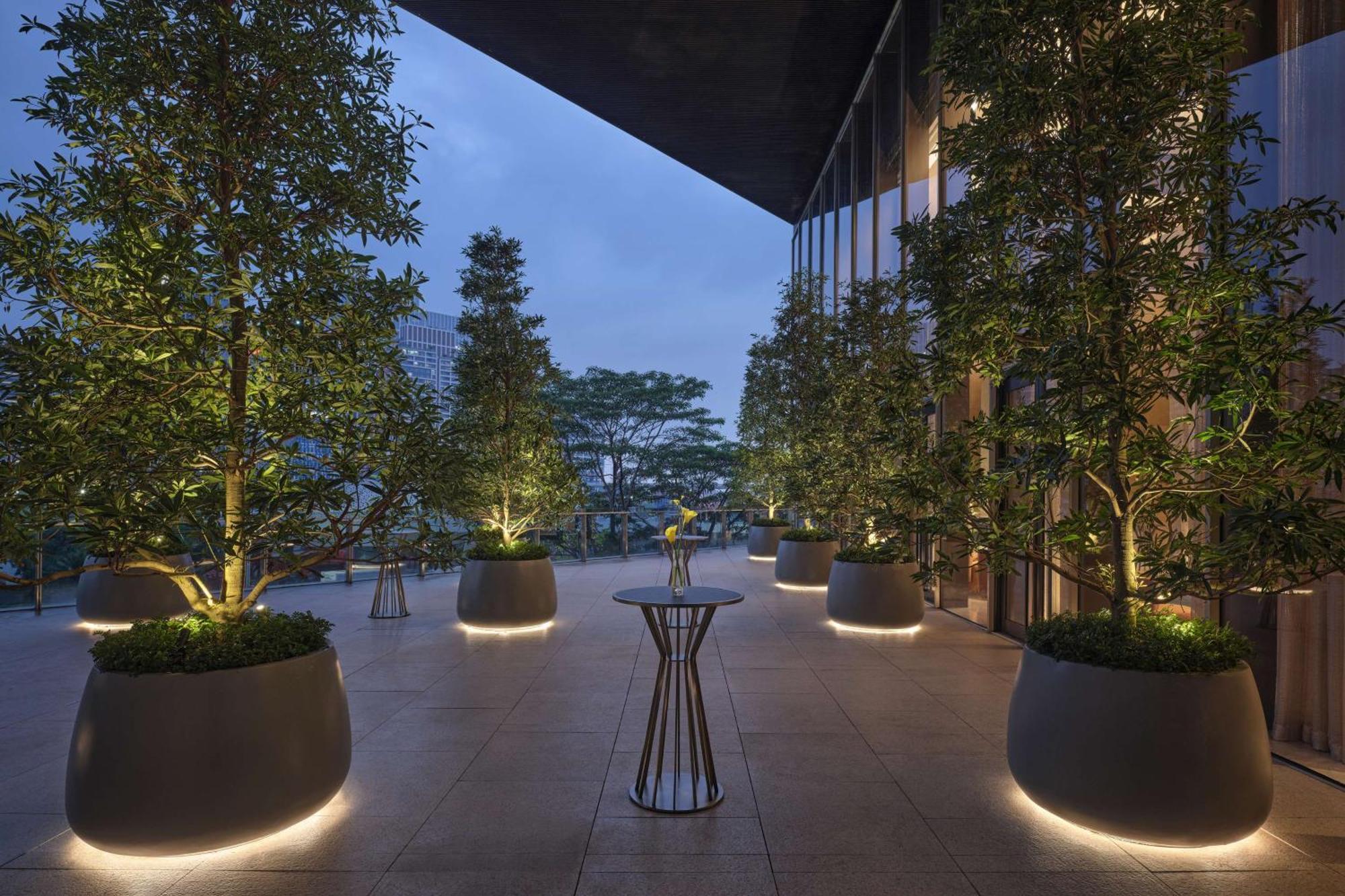 Conrad Shenzhen, The First Art Museum Hotel In Greater Bay Area With The Stunning Bay And Sunset View In The Hotel Terrace Екстериор снимка