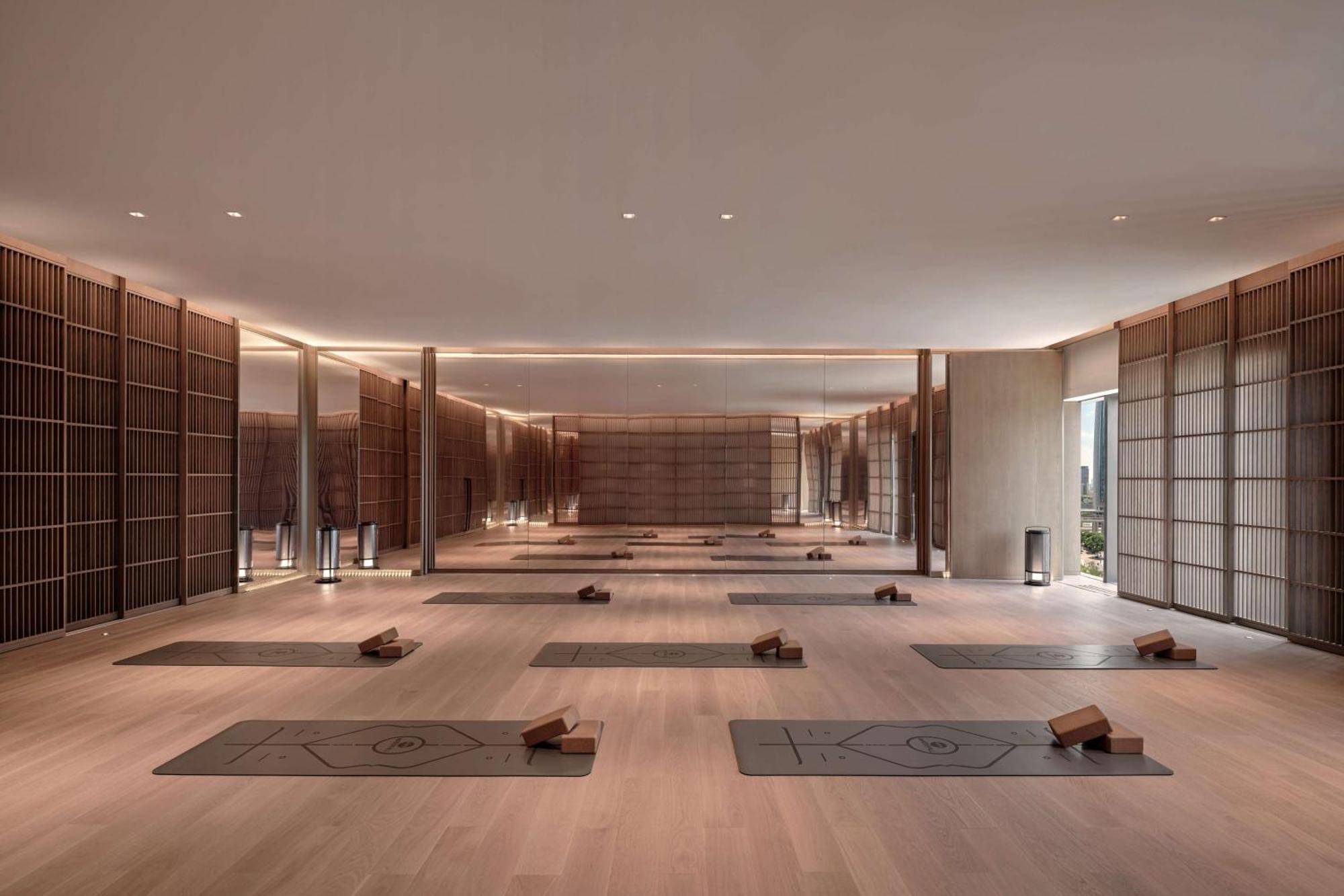Conrad Shenzhen, The First Art Museum Hotel In Greater Bay Area With The Stunning Bay And Sunset View In The Hotel Terrace Екстериор снимка