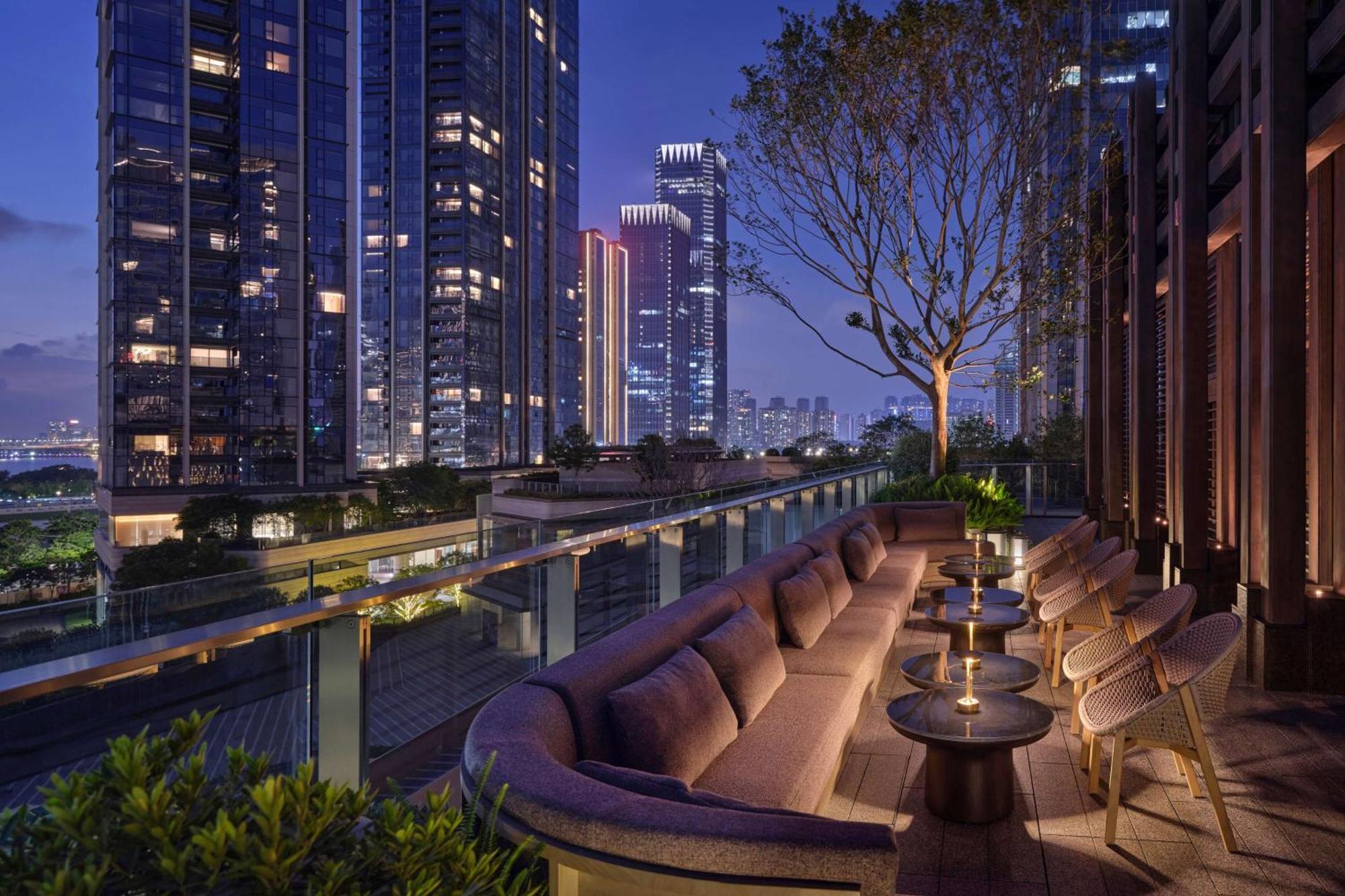 Conrad Shenzhen, The First Art Museum Hotel In Greater Bay Area With The Stunning Bay And Sunset View In The Hotel Terrace Екстериор снимка