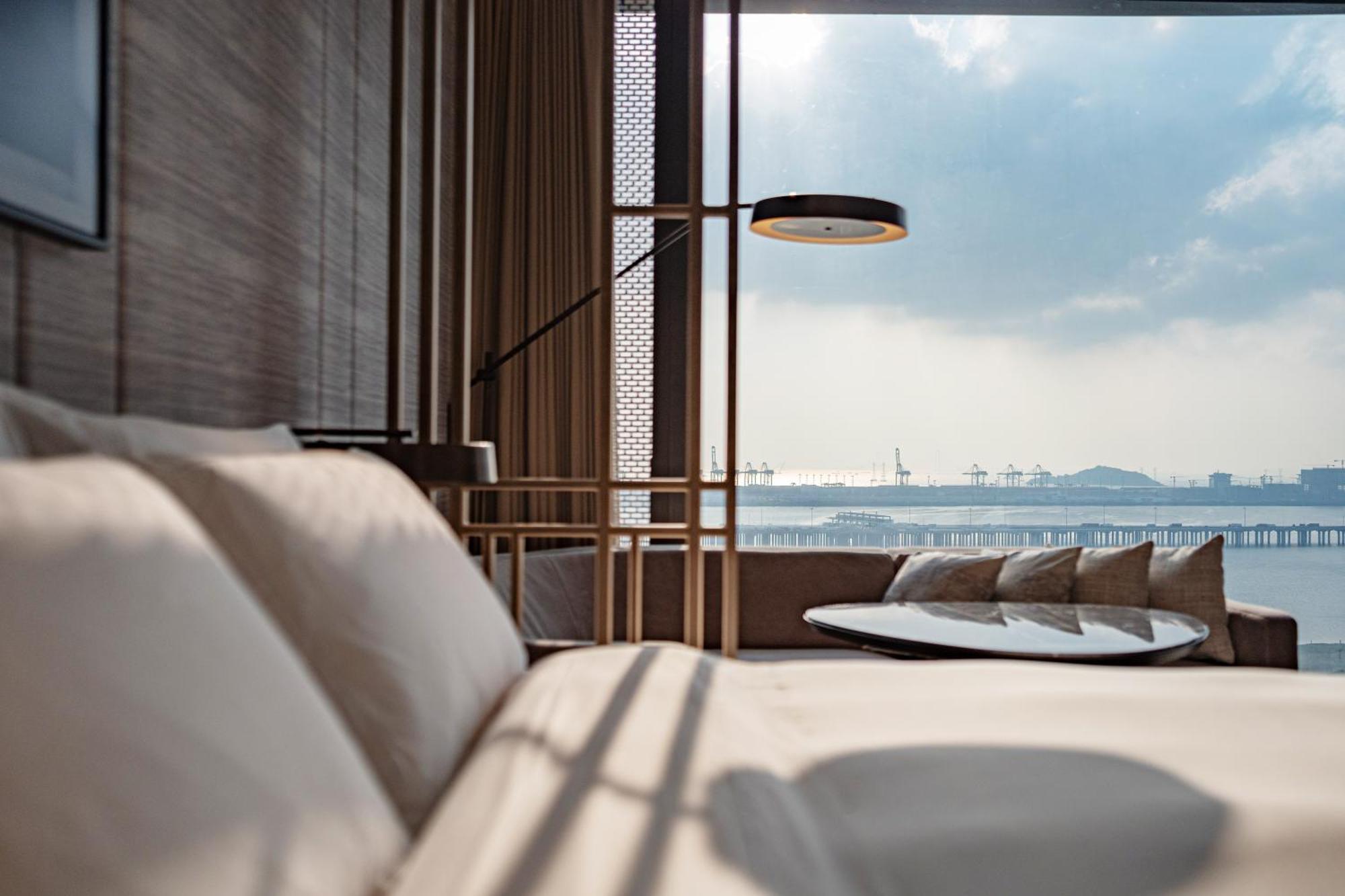 Conrad Shenzhen, The First Art Museum Hotel In Greater Bay Area With The Stunning Bay And Sunset View In The Hotel Terrace Екстериор снимка