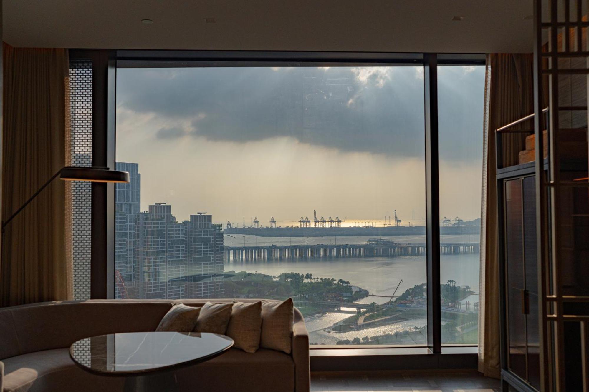 Conrad Shenzhen, The First Art Museum Hotel In Greater Bay Area With The Stunning Bay And Sunset View In The Hotel Terrace Екстериор снимка