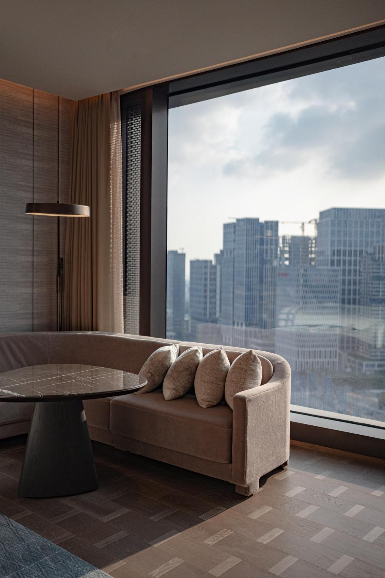 Conrad Shenzhen, The First Art Museum Hotel In Greater Bay Area With The Stunning Bay And Sunset View In The Hotel Terrace Екстериор снимка
